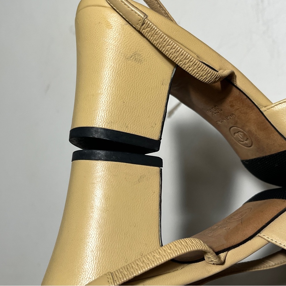 CHANEL Beige and Black Heels - Picture 5 of 12